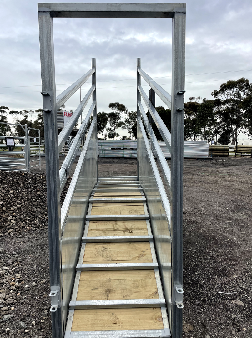 Norton Standard Adjustable Cattle Ramp